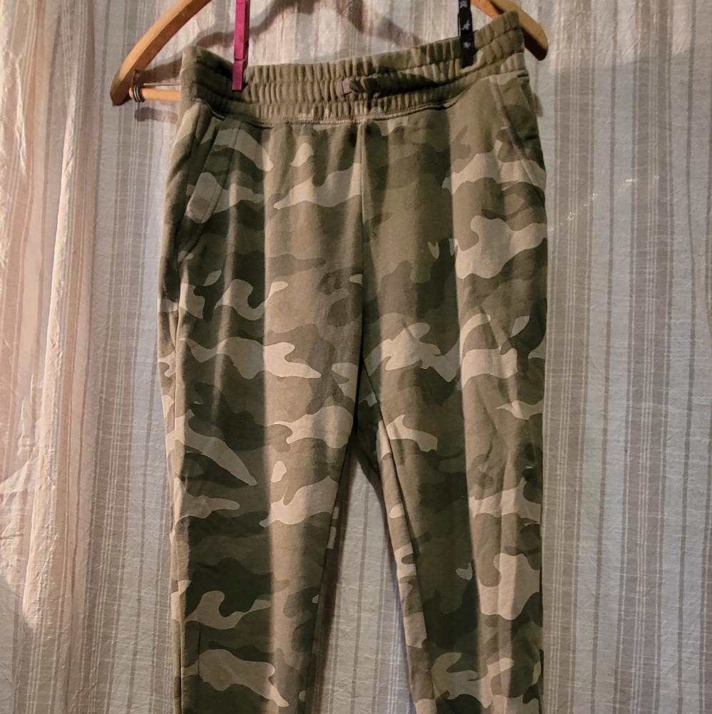 Lot of 3 Camo joggers girl xl Camouflage